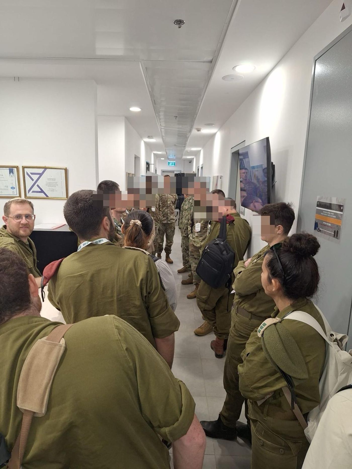 "להוט להמשיך איתכם": צבא ארה"ב בביקור במעבדת הרבנות הצבאית