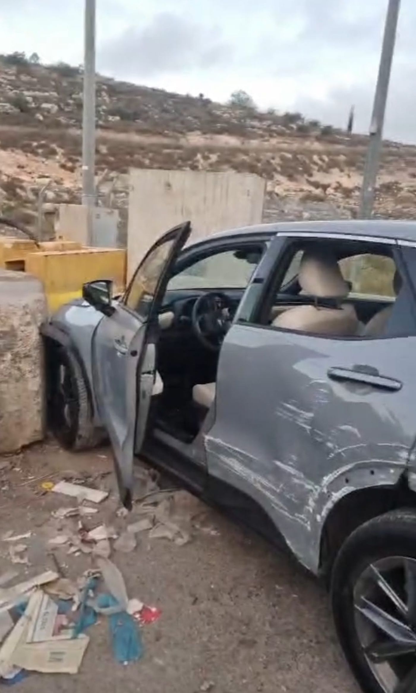 התנגש בבטונדה עם הרכב הגנוב: 4 חשודים בגניבה נעצרו