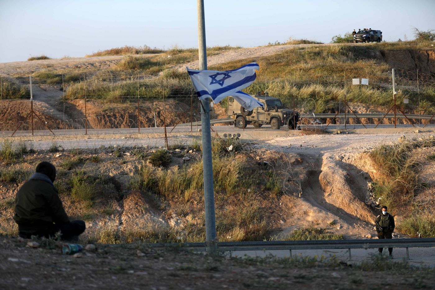 אירוע דריסה במעבר מיתר: המאבטח נפצע באורח קל, הנהג נמלט