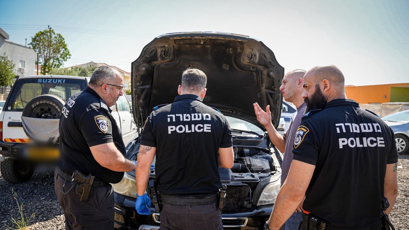 נעצרה חולייה ששדדה מאות אלפי שקלים באיומי אקדח