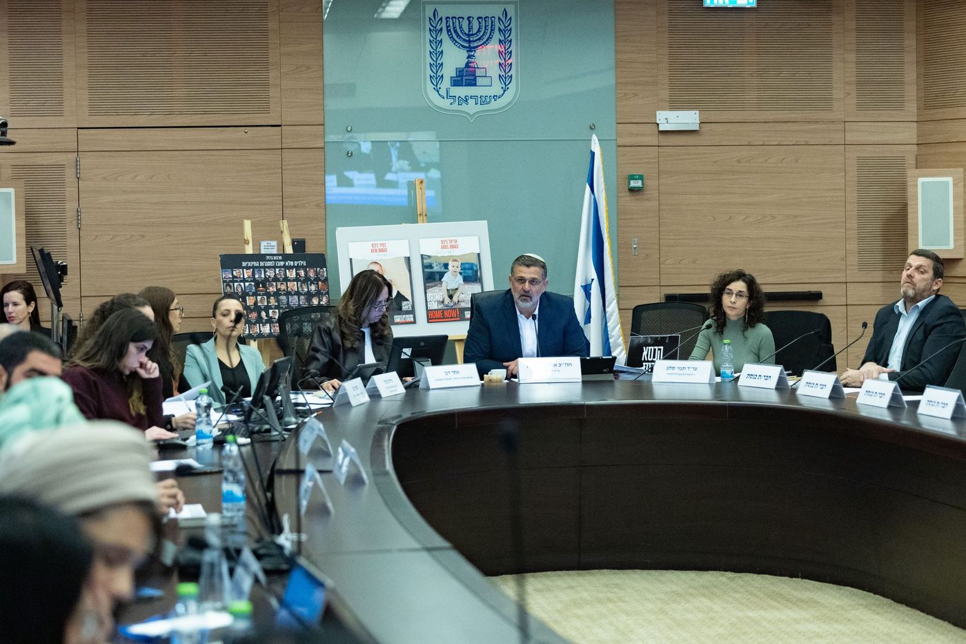 ח"כ בוארון מנהל את הוועדה בנושא