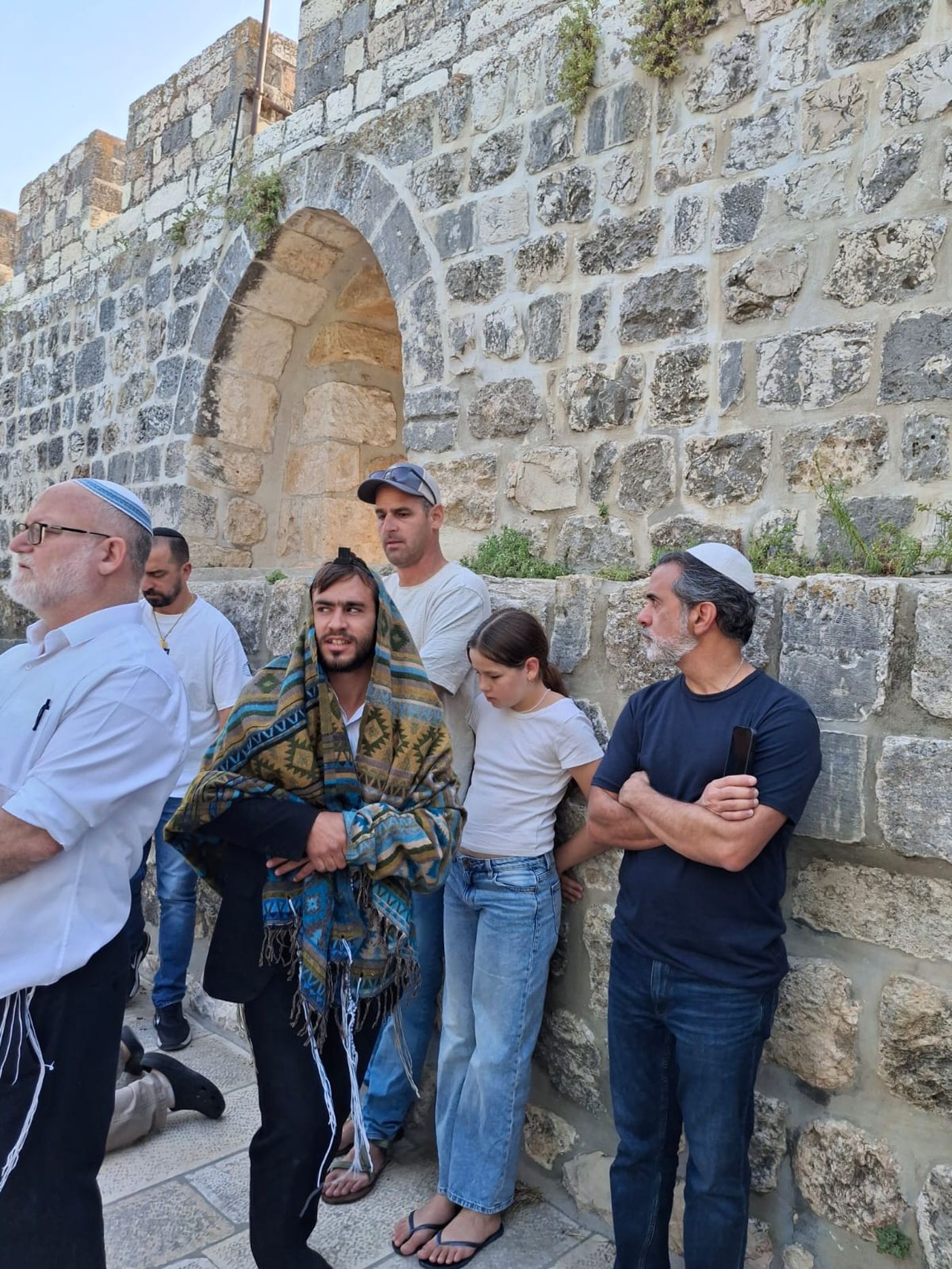 לכבוד יום ירושלים: דגל ישראל הונף בהר הבית | צפו