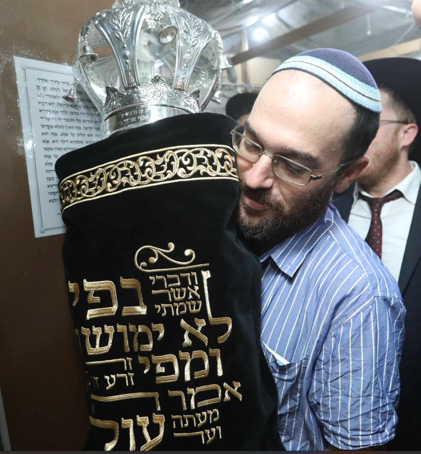 הזוכים משנים עברו בריקוד של שמחה