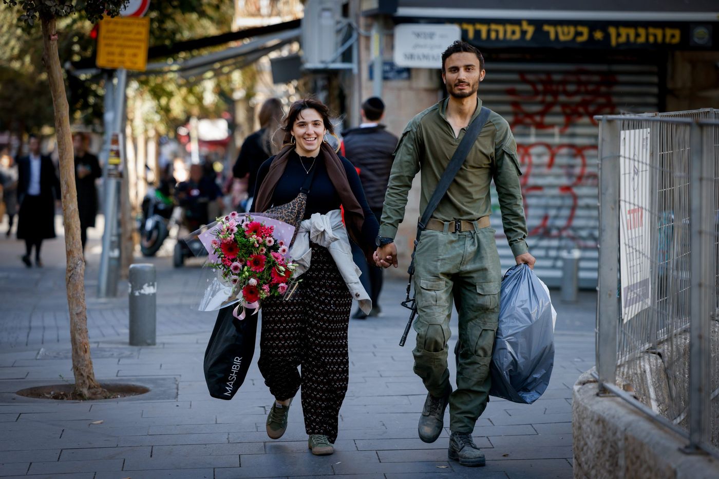 זוגיות בזמן מלחמה, אילוסטרציה.