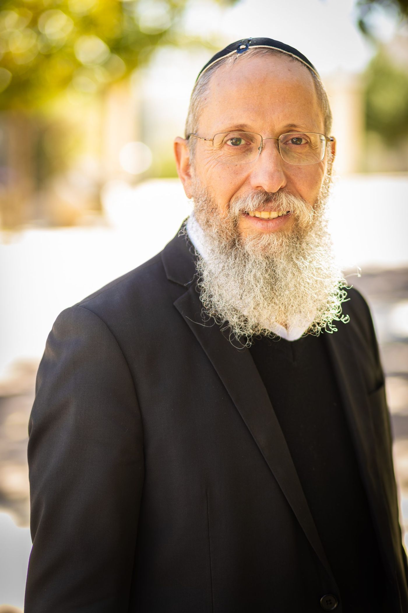 הרב יוסף צבי רימון, רב מרכז האקדמי לב, רב גוש עציון ונשיא שגרירים בלב. יעביר הרצאה בכנס