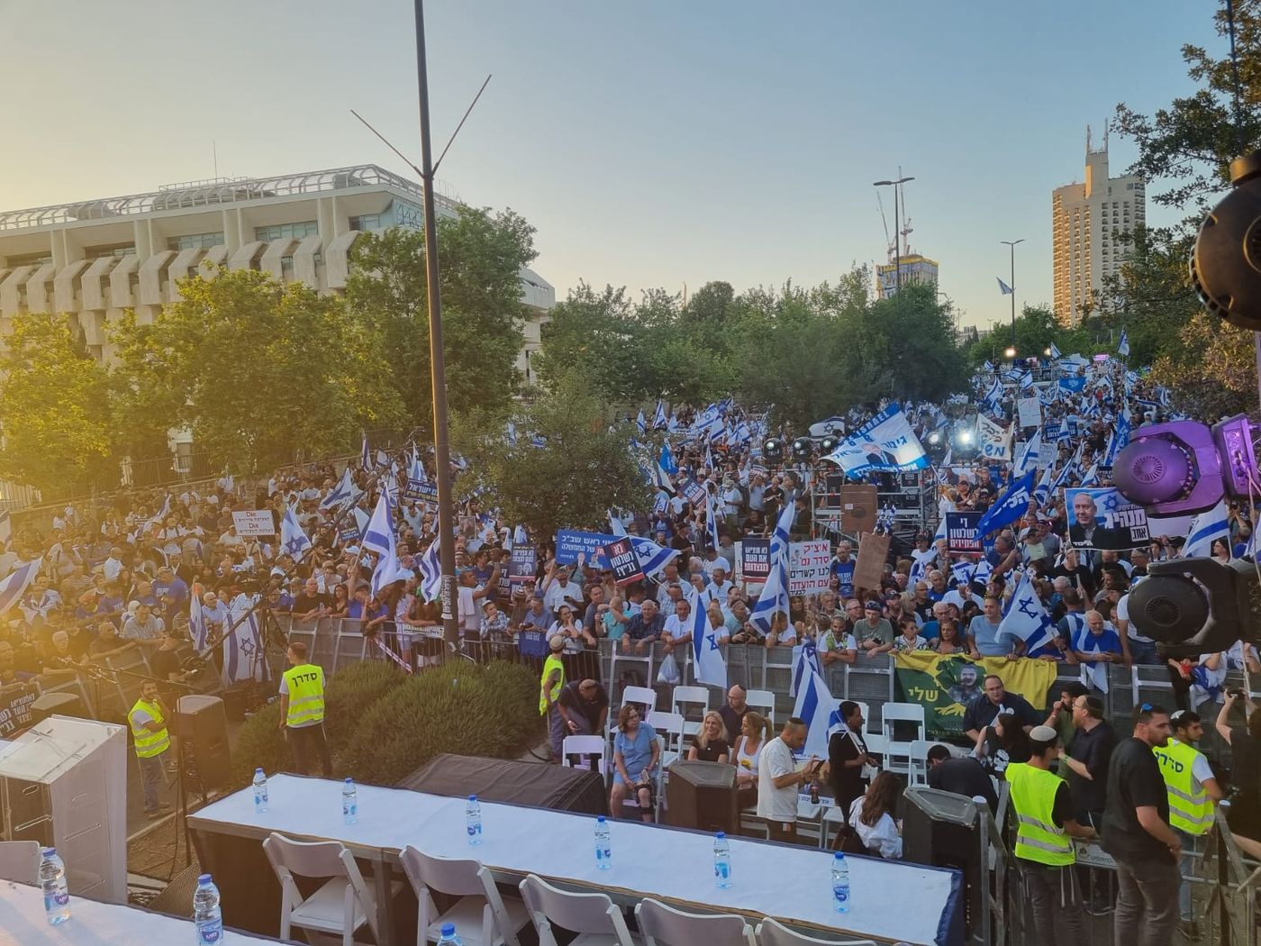 שידור חי מהפגנת הימין: "המחנה הלאומי יוצא מהבית"