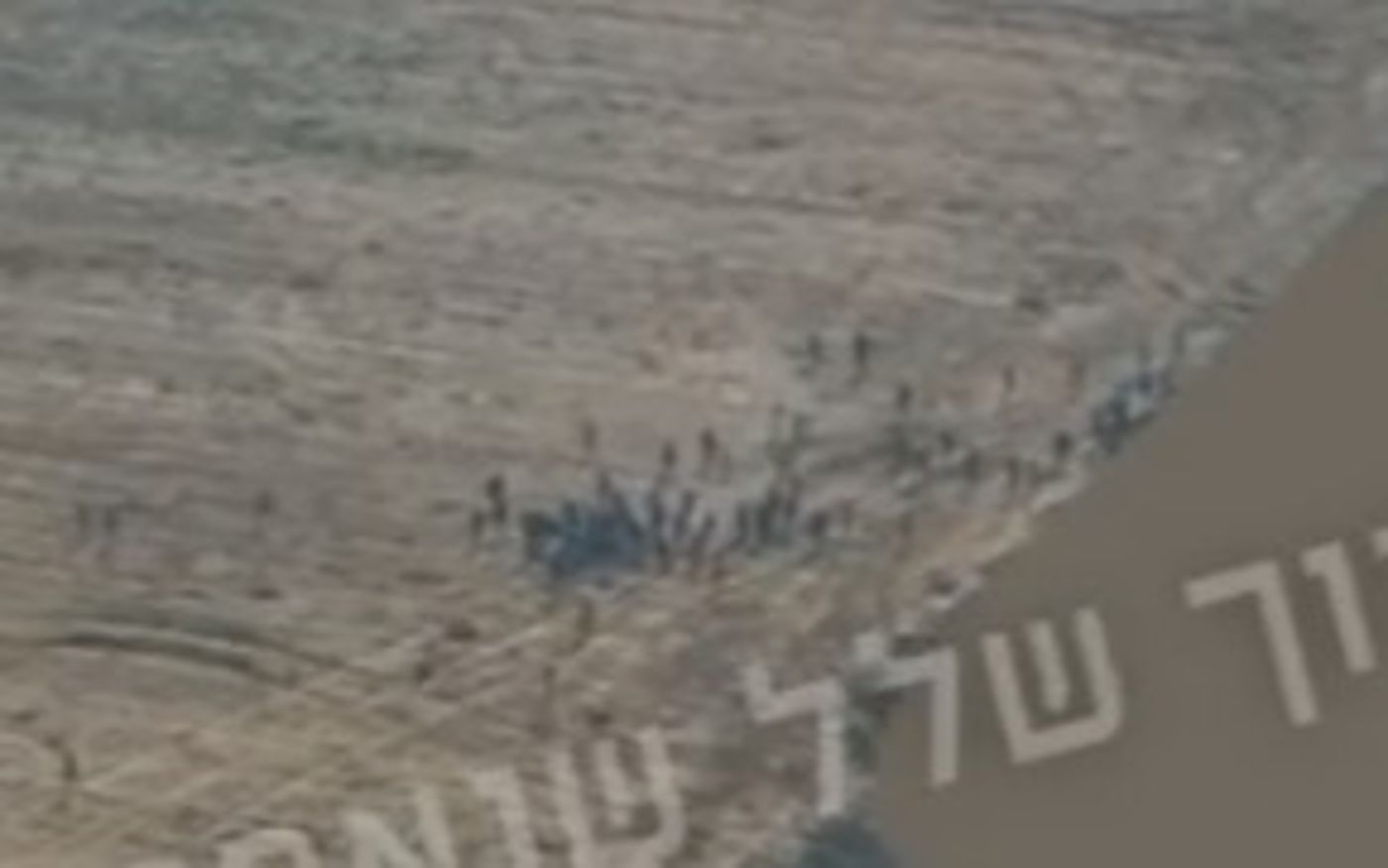 תמונת רחפן של ההמון שביצע את הלינץ' במתן, וגרר אותו לעזה