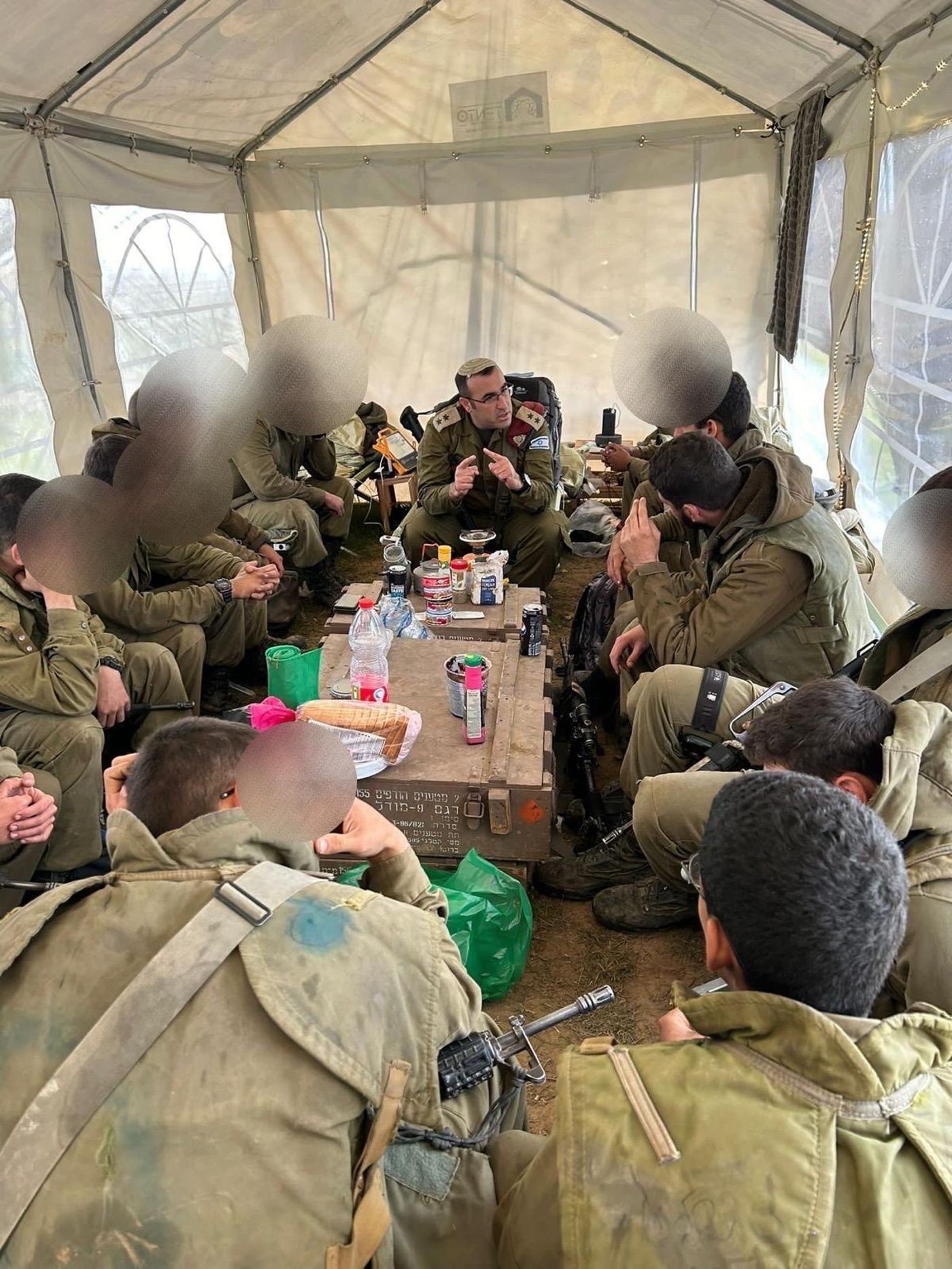 שיעור תורה בתוך מגנן (דובר צה"ל)