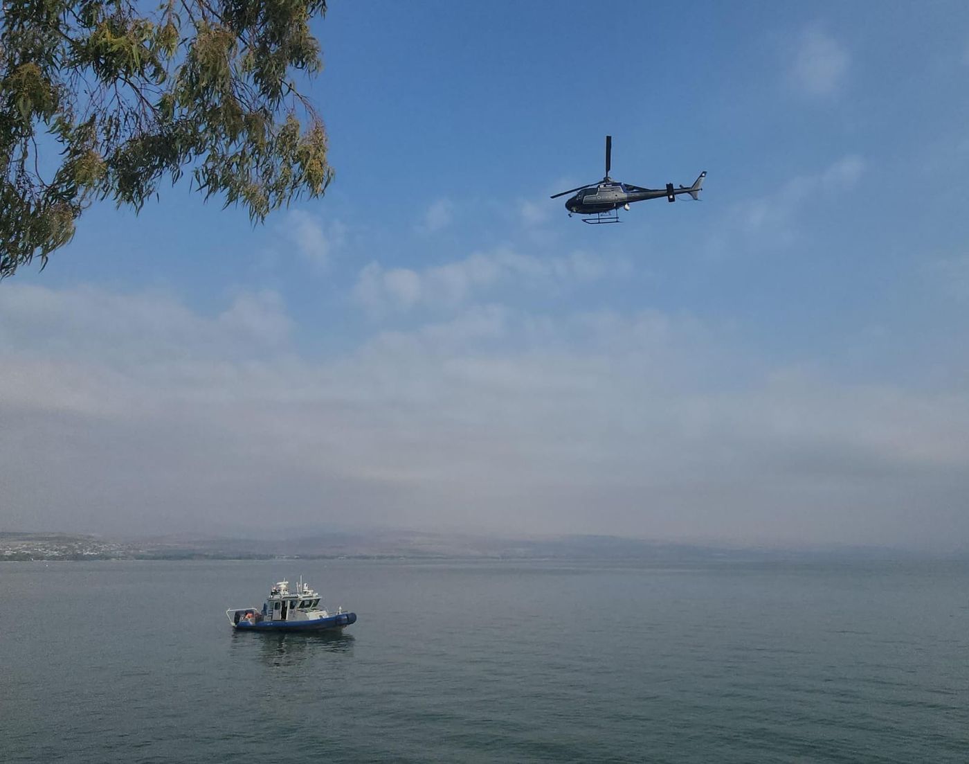 דרמה בצפון: חיפושים אחרי נעדר שנכנס למים ונעלם