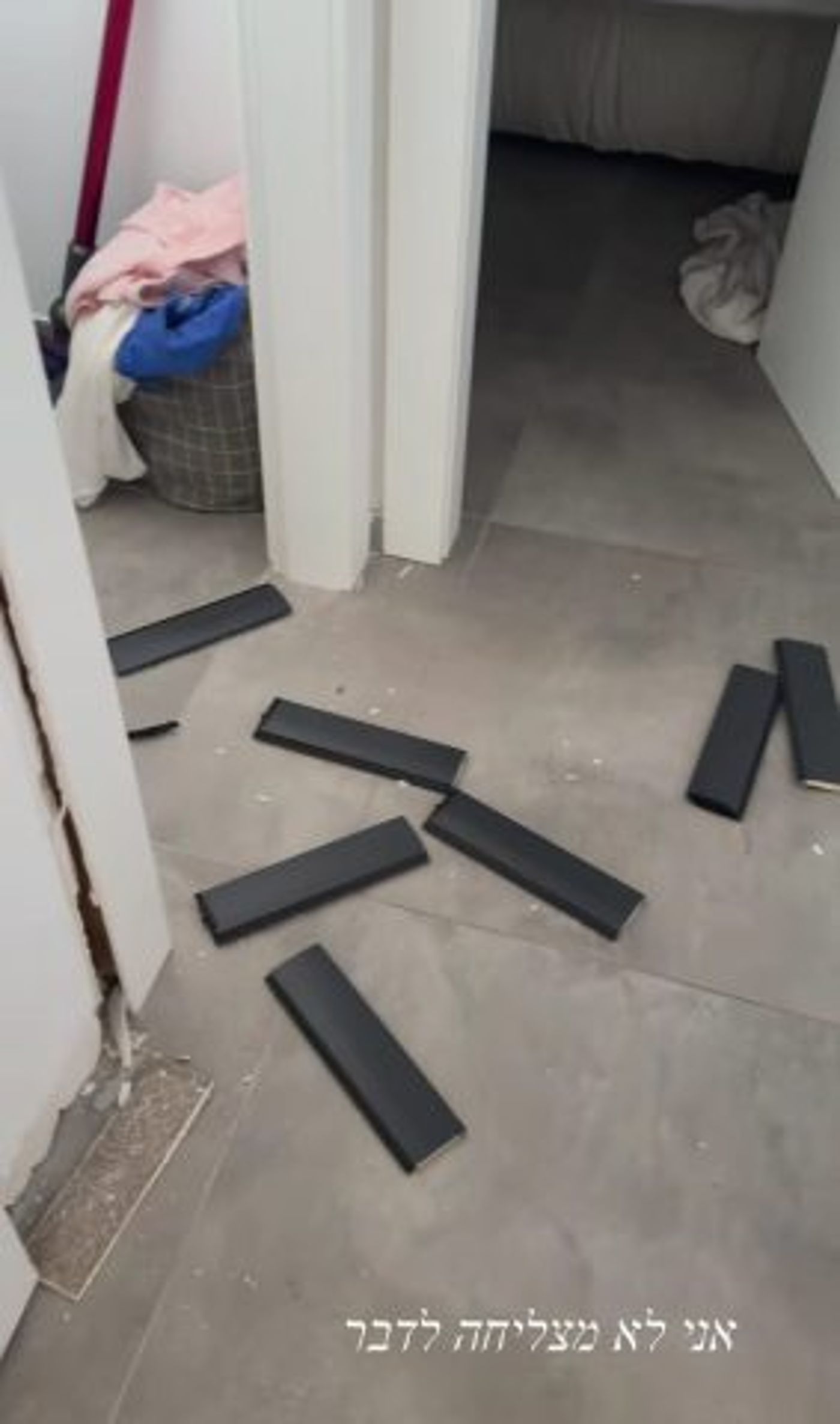 הנזק שנגרם לבית. (צילום מסך מתוך האינסטגרם של דניאלה דואק)