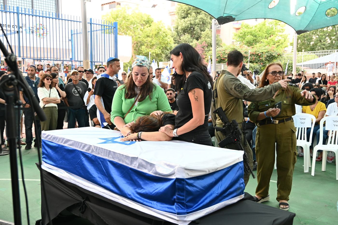 יונתן סמרנו ז"ל הובא למנוחות: "ילד שכולו אור"