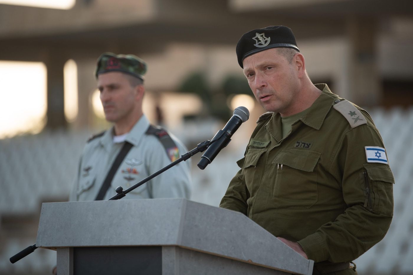 מפקד זרוע היבשה |