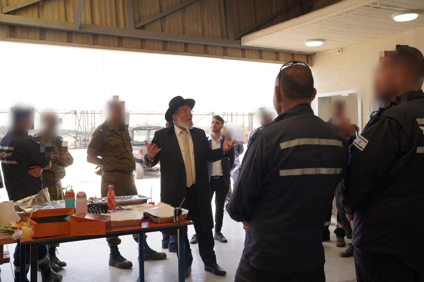 הרב קלמן בר עם צוותי חיל האוויר (דו"צ)