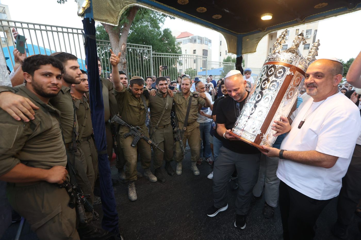 ספר התורה של יד לאחים הוכנס לבית כנסת בהר חומה