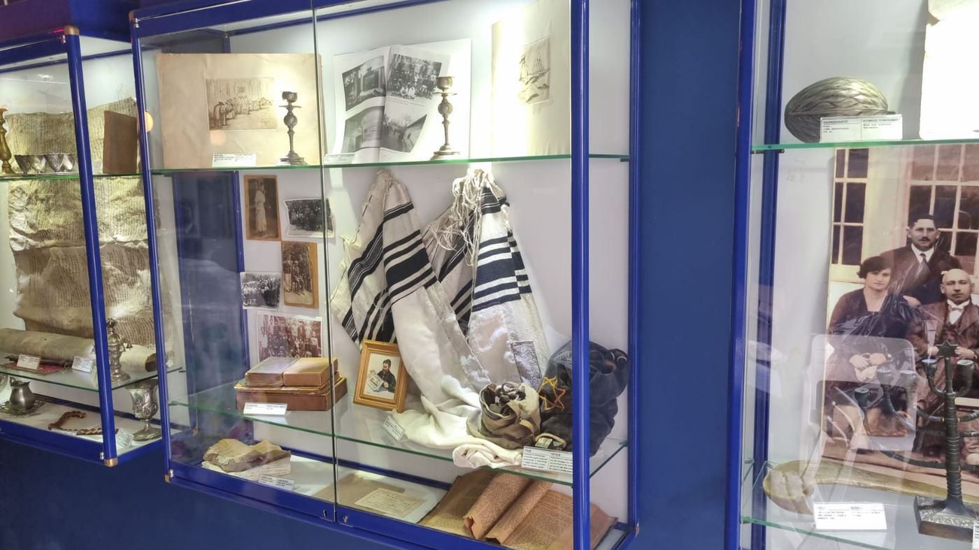 בעיירת האומנים סטנדטרה: זיכרון, מרציפן ובית כנסת קטן