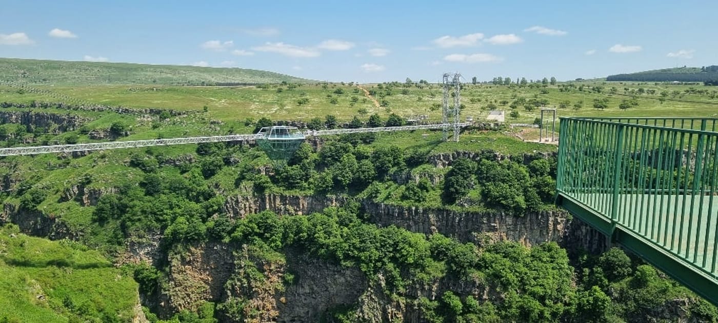 גאורגיה הקסומה: מבתי כנסת היסטוריים למערות נטיפים