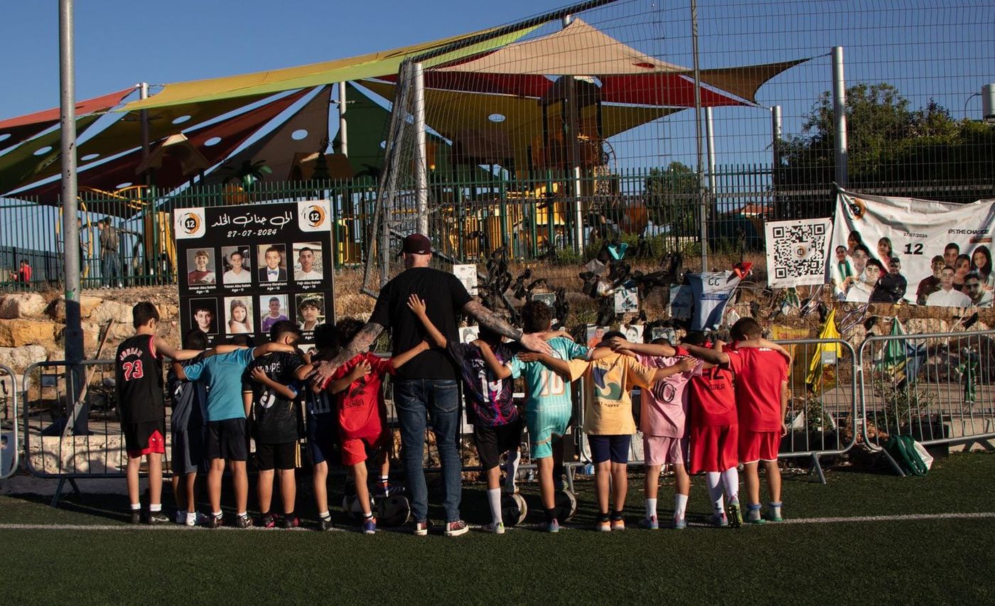 שנה לאסון מג'דל שמס: רביב כנר במחווה עם ילדי העדה | צפו