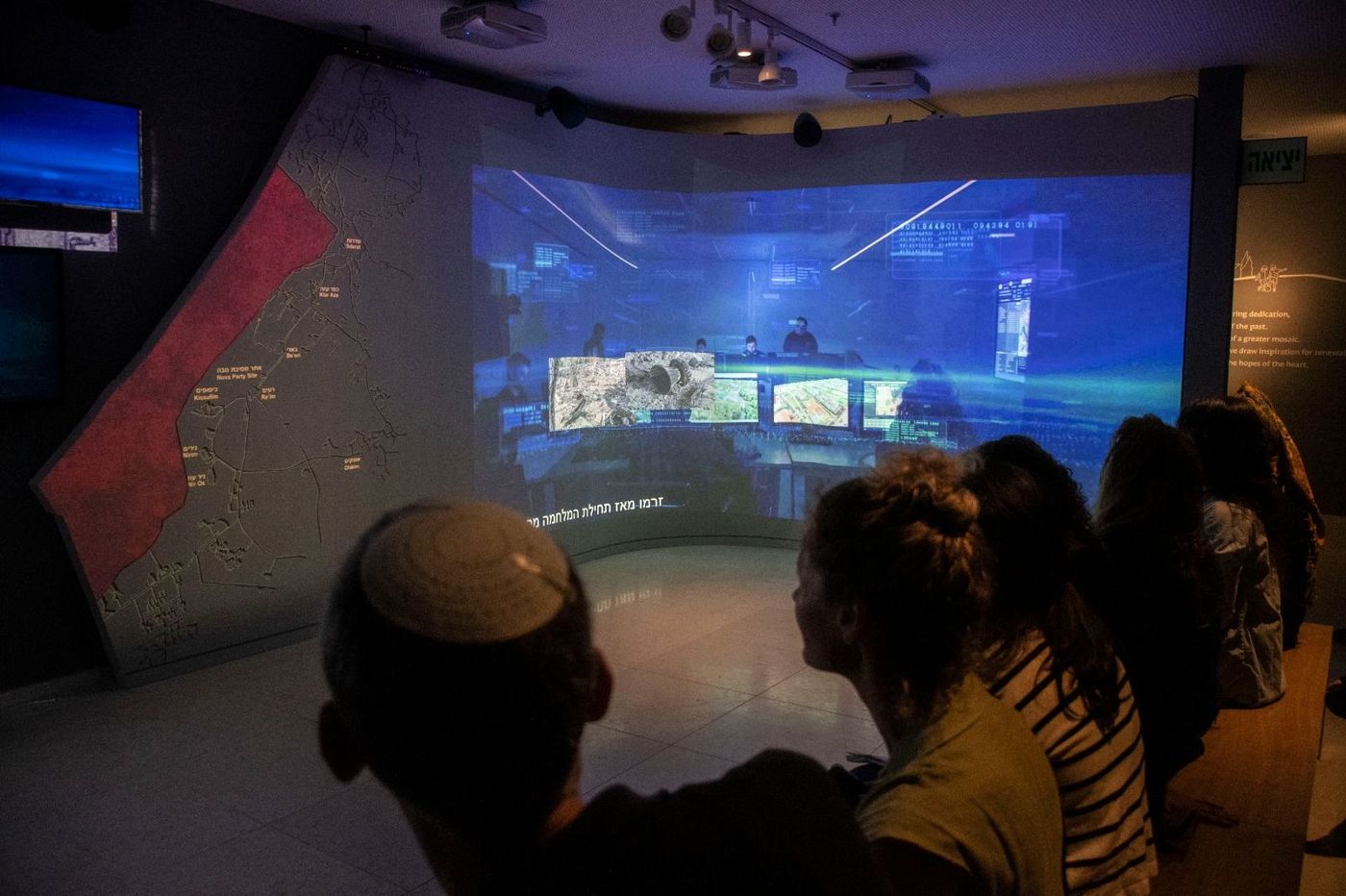 תערוכת "תקומה מן האפר": מסע בזיכרון הכואב של ה-7.10