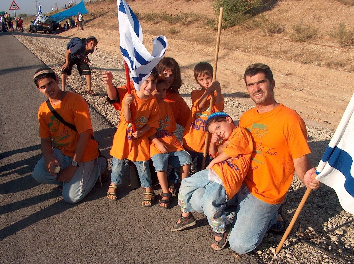אליסף כהן ומשפחתו בשרשת האנושית 2005.