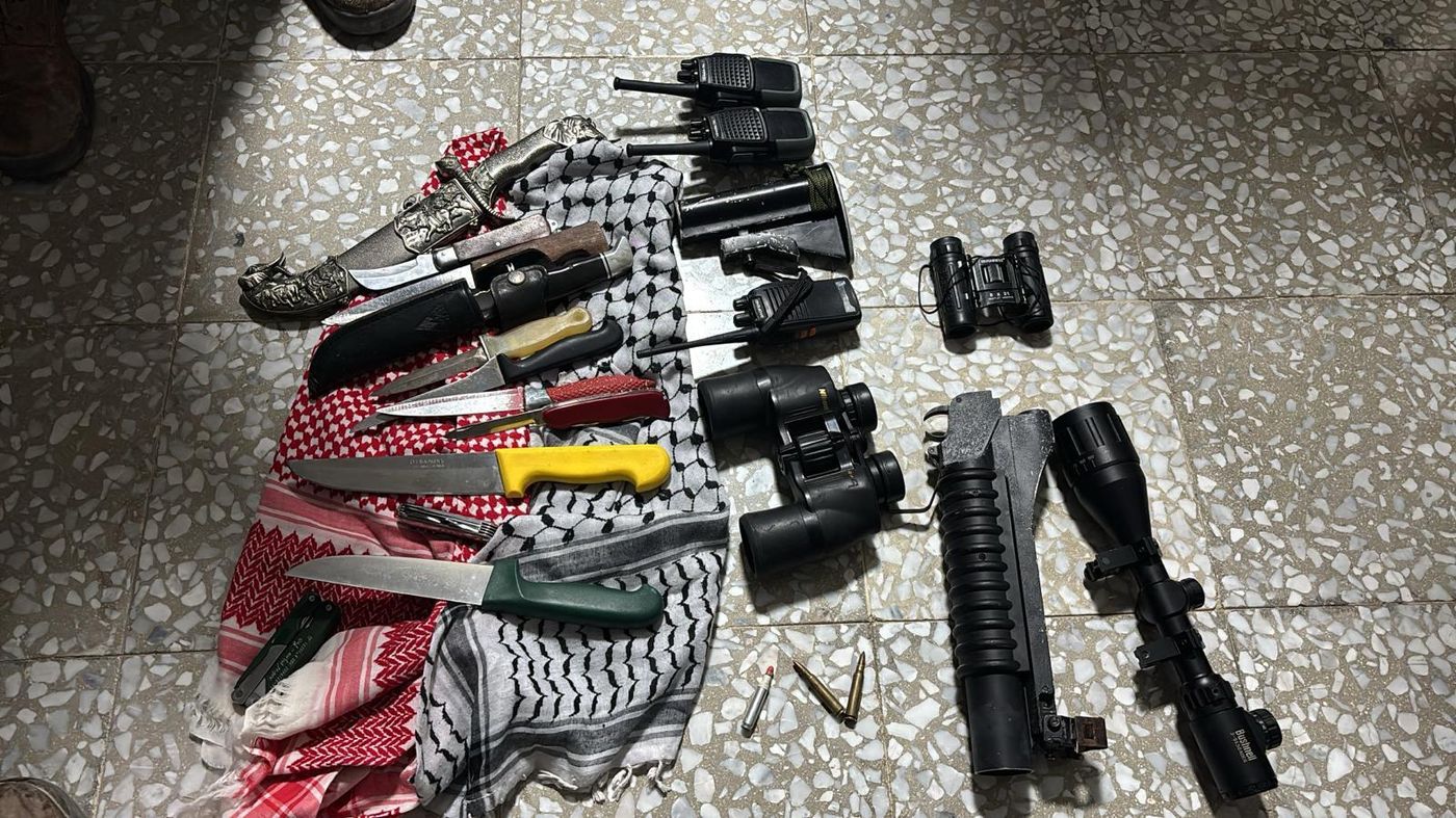 חלק ממצעי הלחימה שאותר והוחרם באיו"ש.