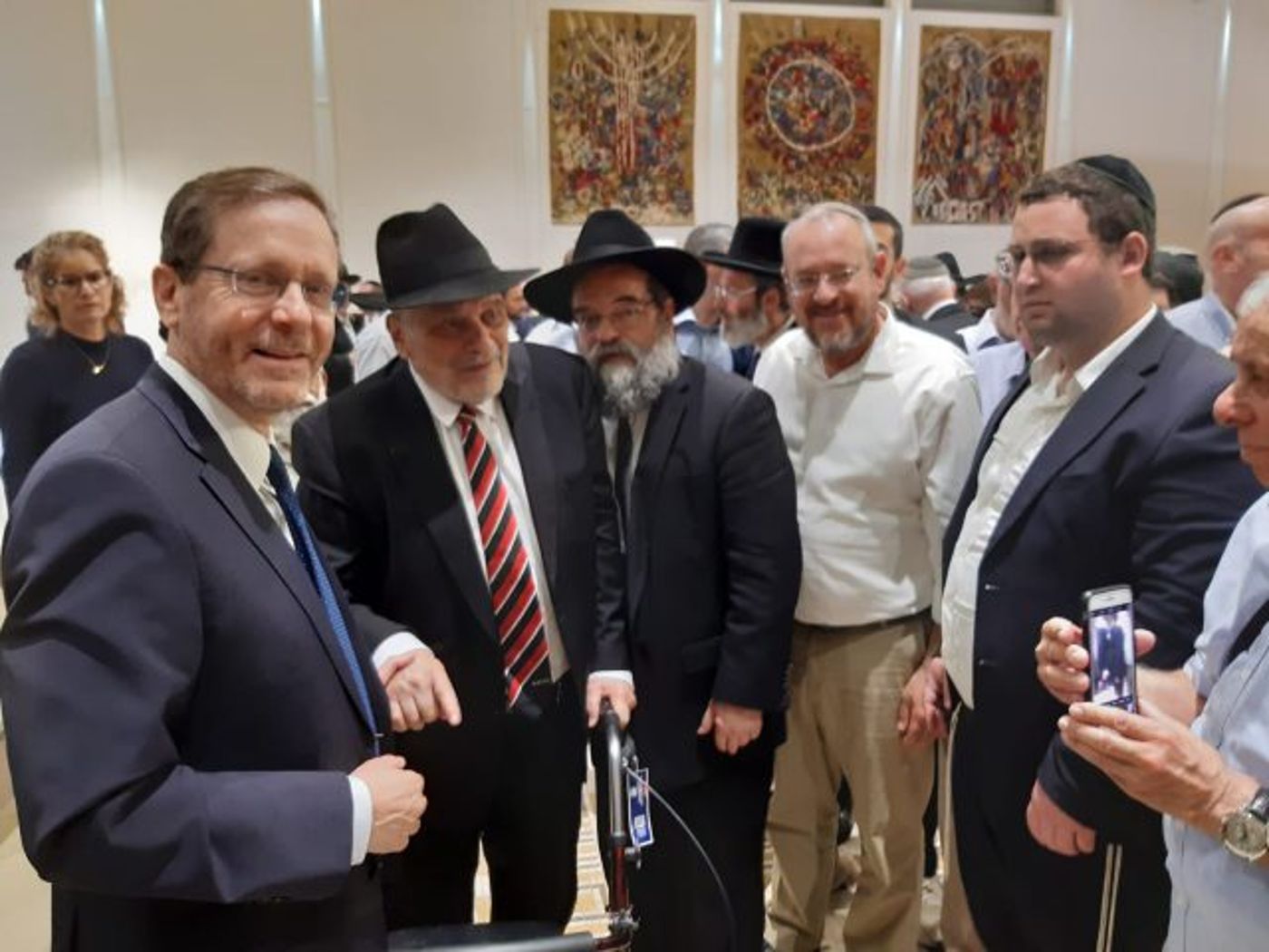 הרב בערל ויין זצ"ל עם הנשיא הרצוג לפני כשנה באזכרה לסב הנשיא הרב הרצוג.