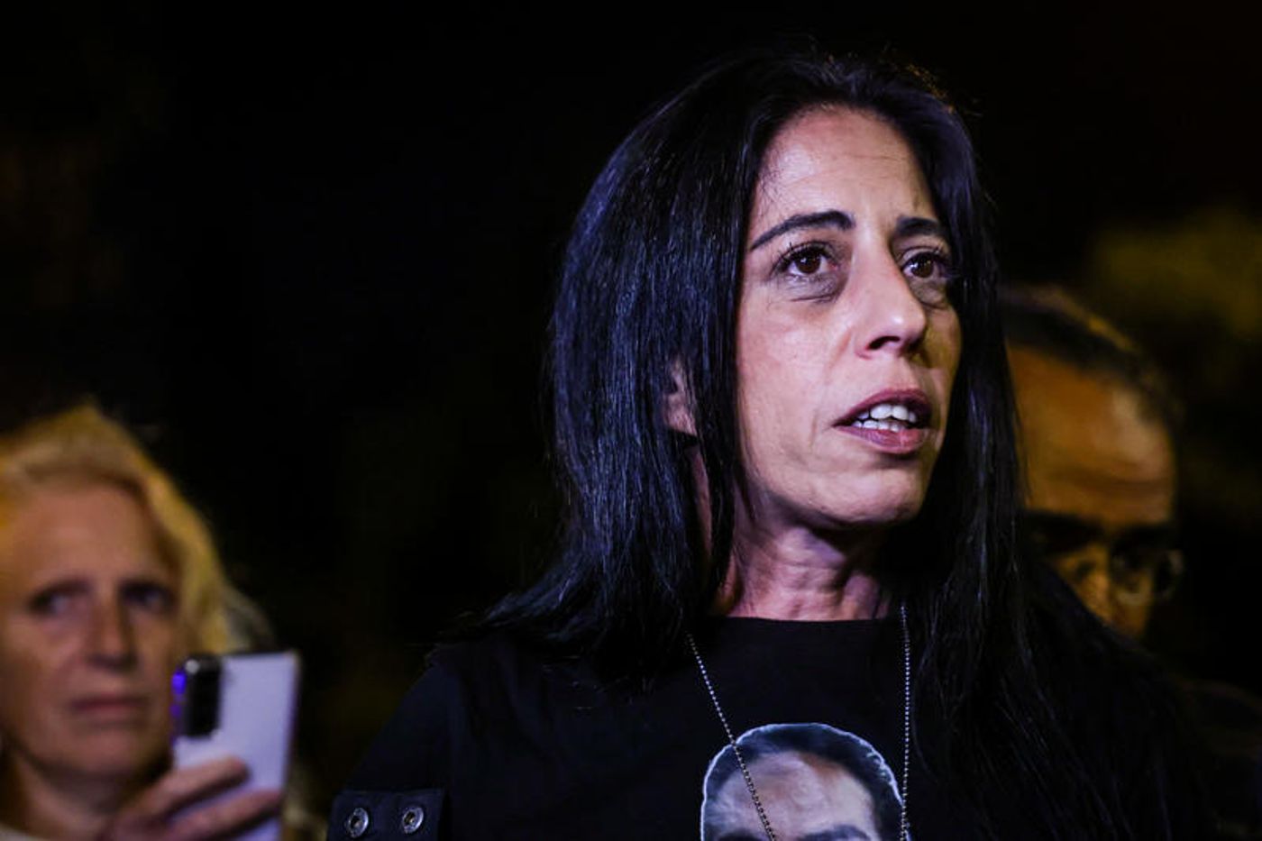 עינב צנגאוקר לשוטרים: "תתרחקו, אני אצית את עצמי"