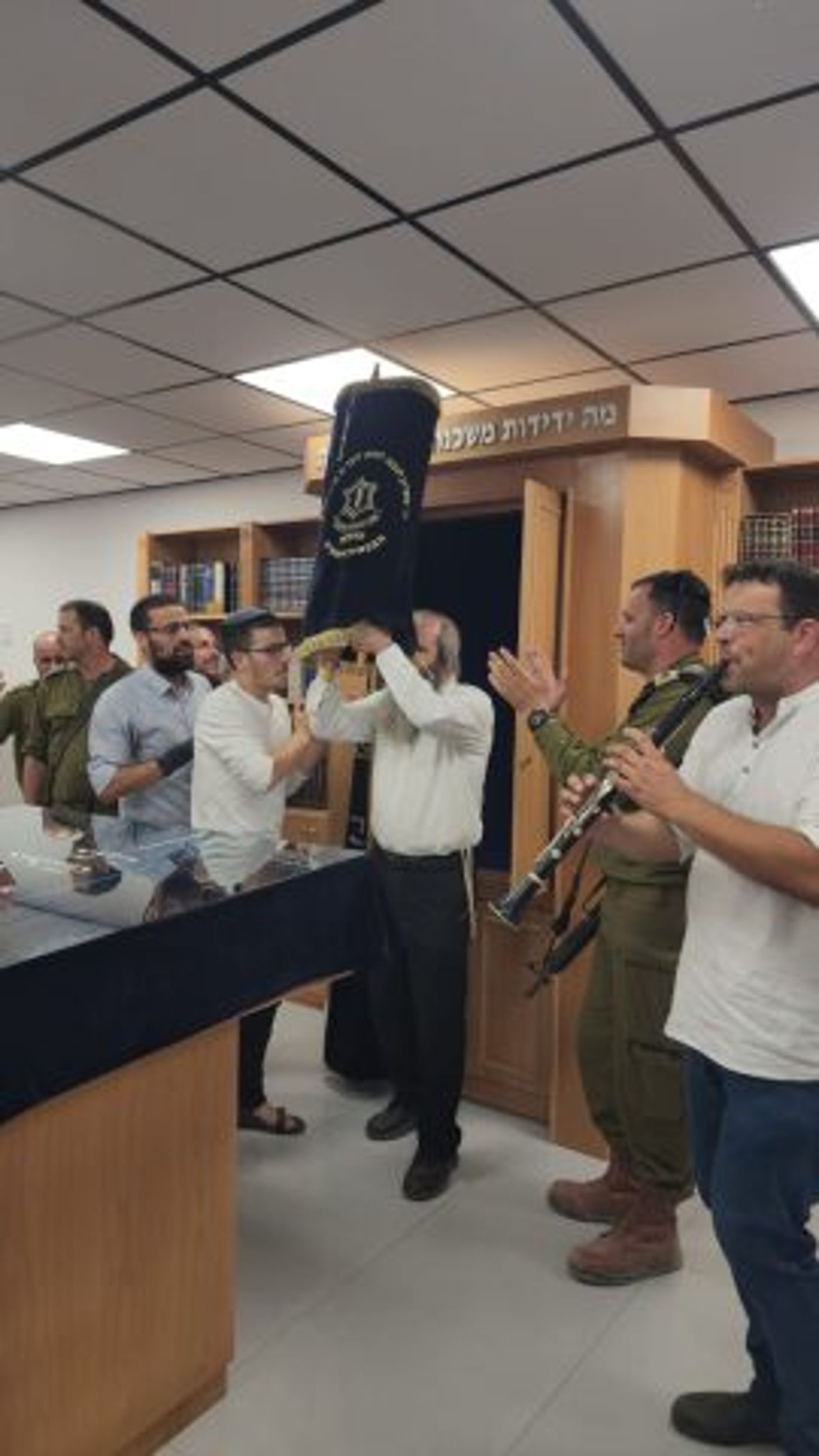 חנוכת בית הכנסת במוצב כיסופים.
