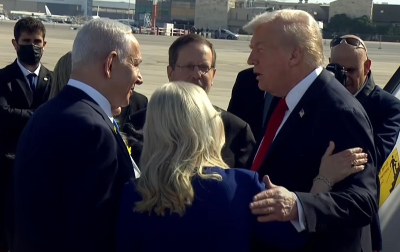 באופן חריג: טראמפ נחת בארץ – והזמין את נתניהו לעלות לרכבו