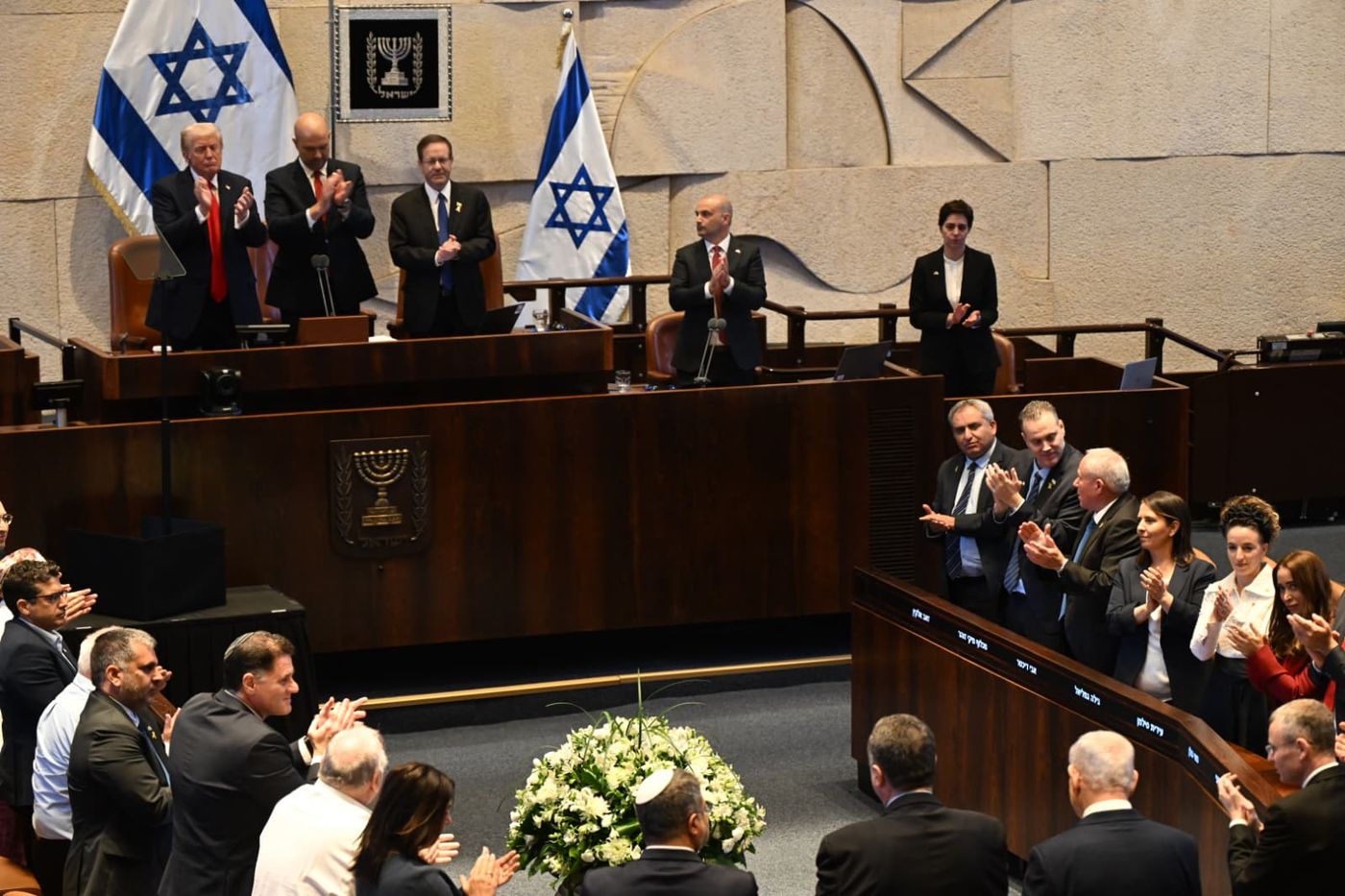 עודה וכסיף מתפרעים בנאום טראמפ שמפרגן לסדרנים. צפו