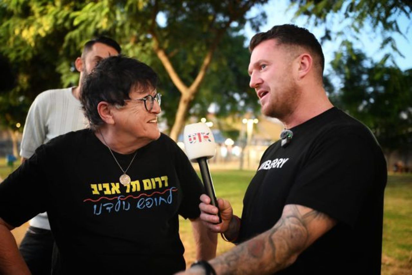 רובינסון עם שפי פז בדרום תל אביב.