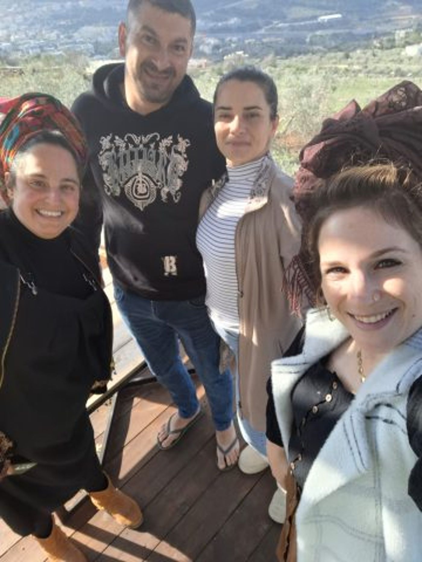 הדסה בן ארי ונאהדף, אחת המרואיינות בספר (באדיבות המצולמת)