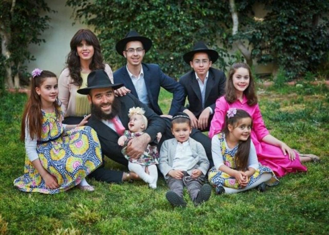 הרב זאב רסקין ובני משפחתו (ללא קרדיט)