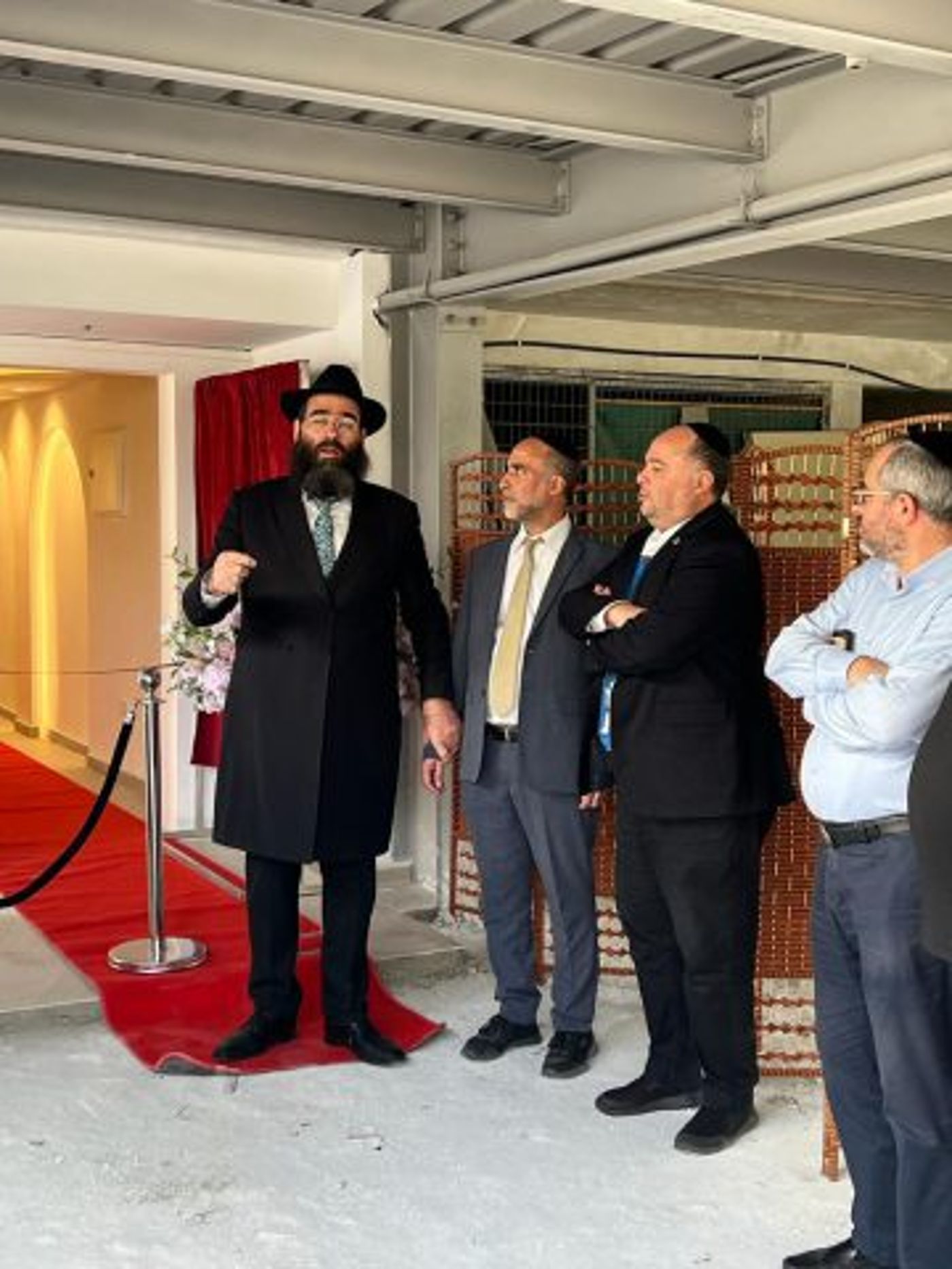 (ללא קרדיט)