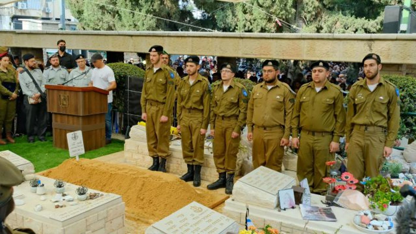 הלוויתו של עוז דניאל |