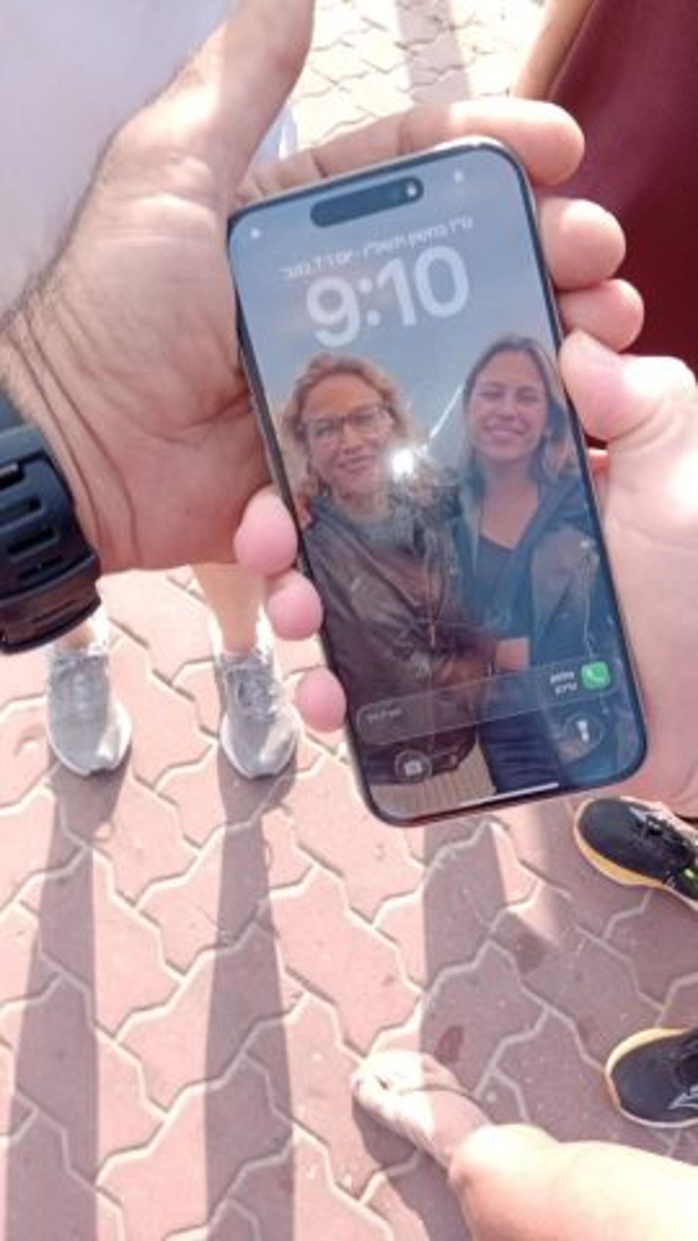 על פי סעיף 27א'