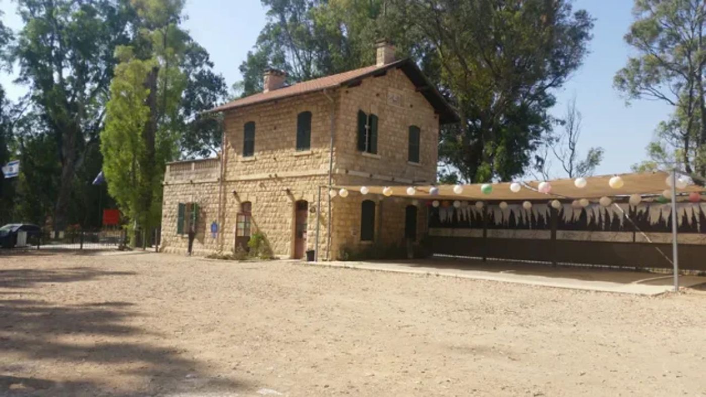 כפר יהושע, רכבת העמק