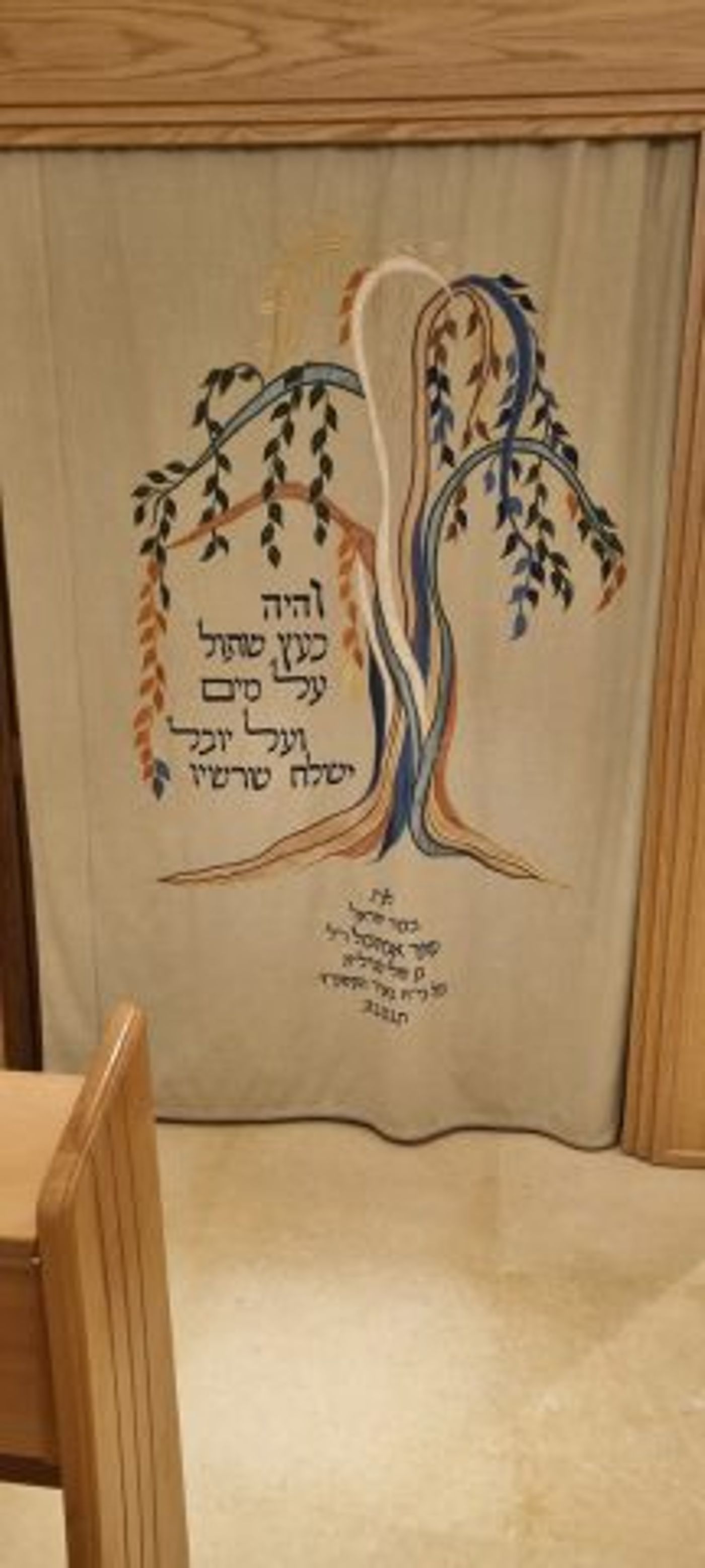 היזם נלחם על בית הכנסת; לפרוכת יש סיפור מרגש משלה