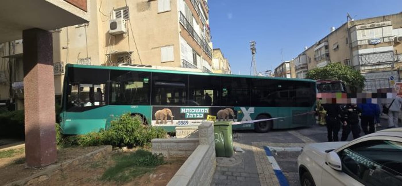 (זירת התאונה בחולון.