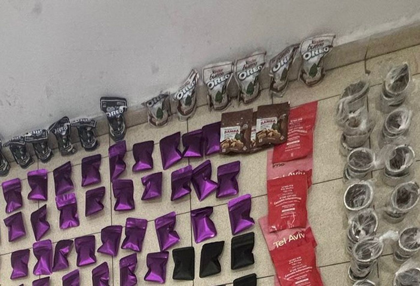בתוך שקיות במבה: אישה ממאה שערים ניהלה מחסן למכירת סמים