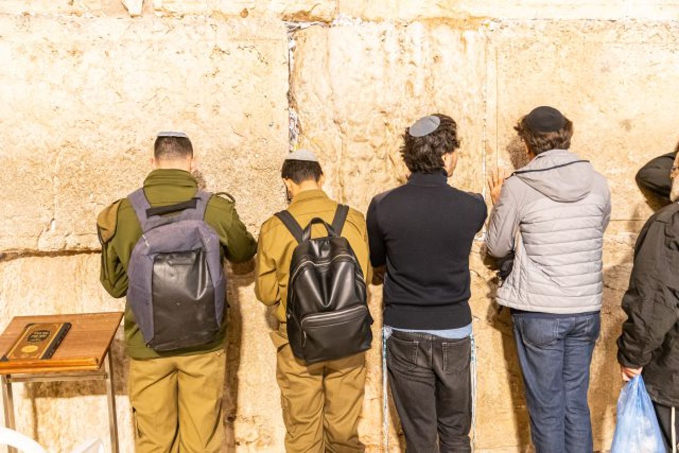 המתגיירים בכותל המערבי