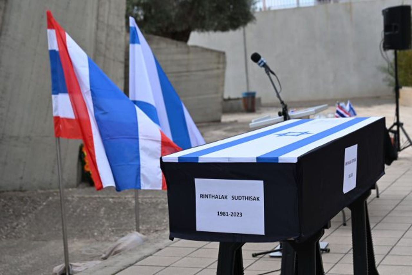 חוזר הביתה: ארונו של סודתיסאק רינתלאק מוטסת לתאילנד