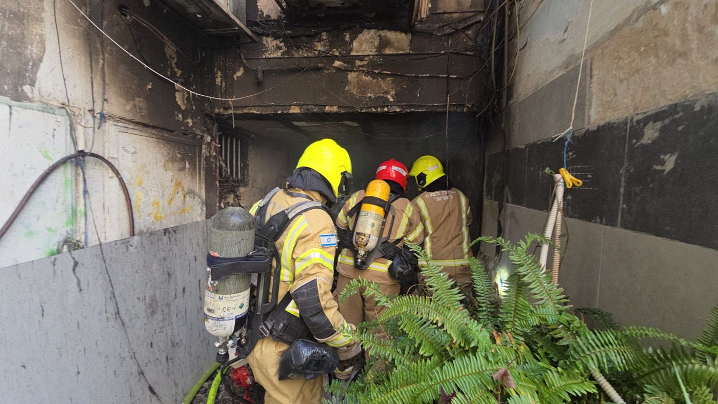 השריפה בפתח תקווה: בן 12 חולץ במצב אנוש – מותו נקבע בביה"ח