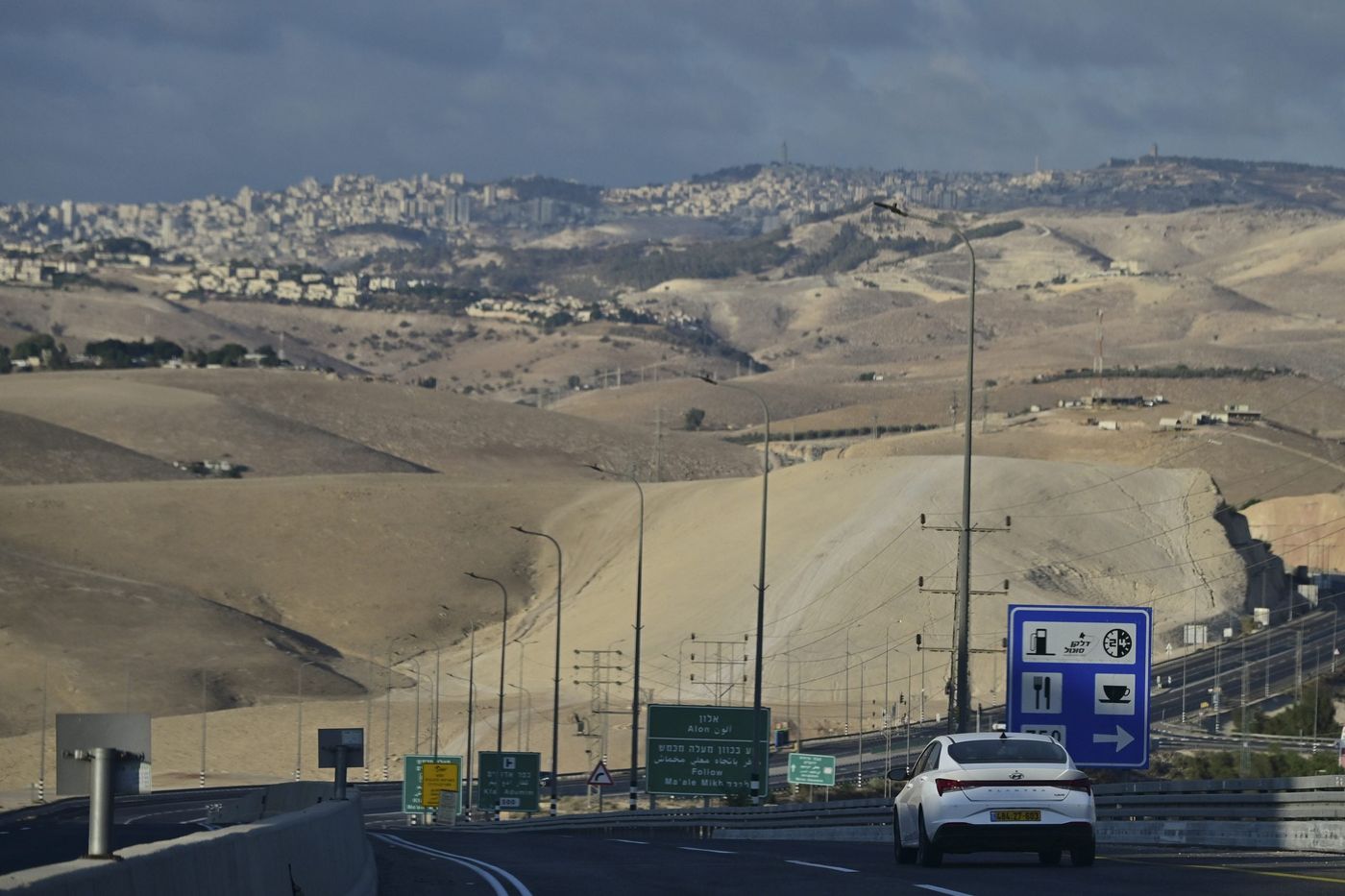 מזג האוויר הסוער: כביש 90 נחסם לתנועה בשל הצפות