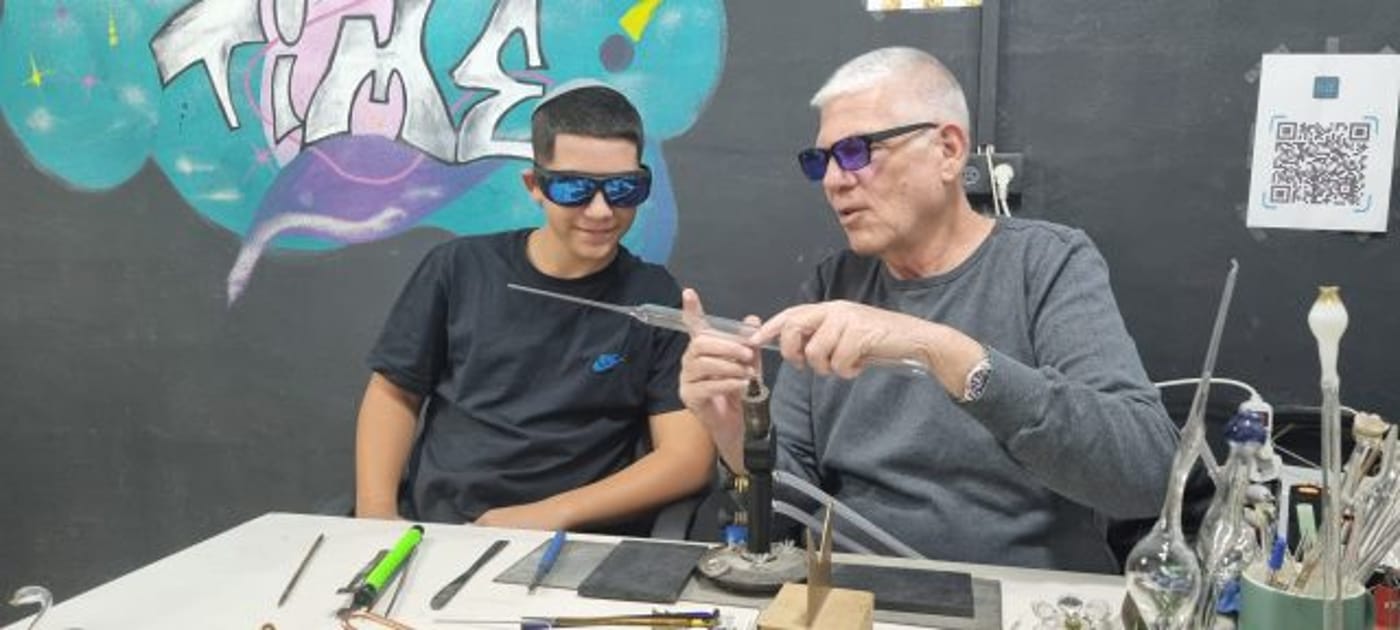 ניפוח זכוכית 