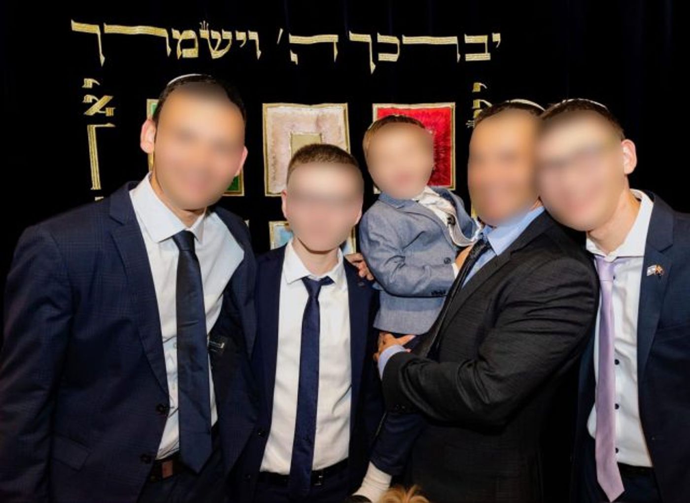 ידידיה עם משפחתו |