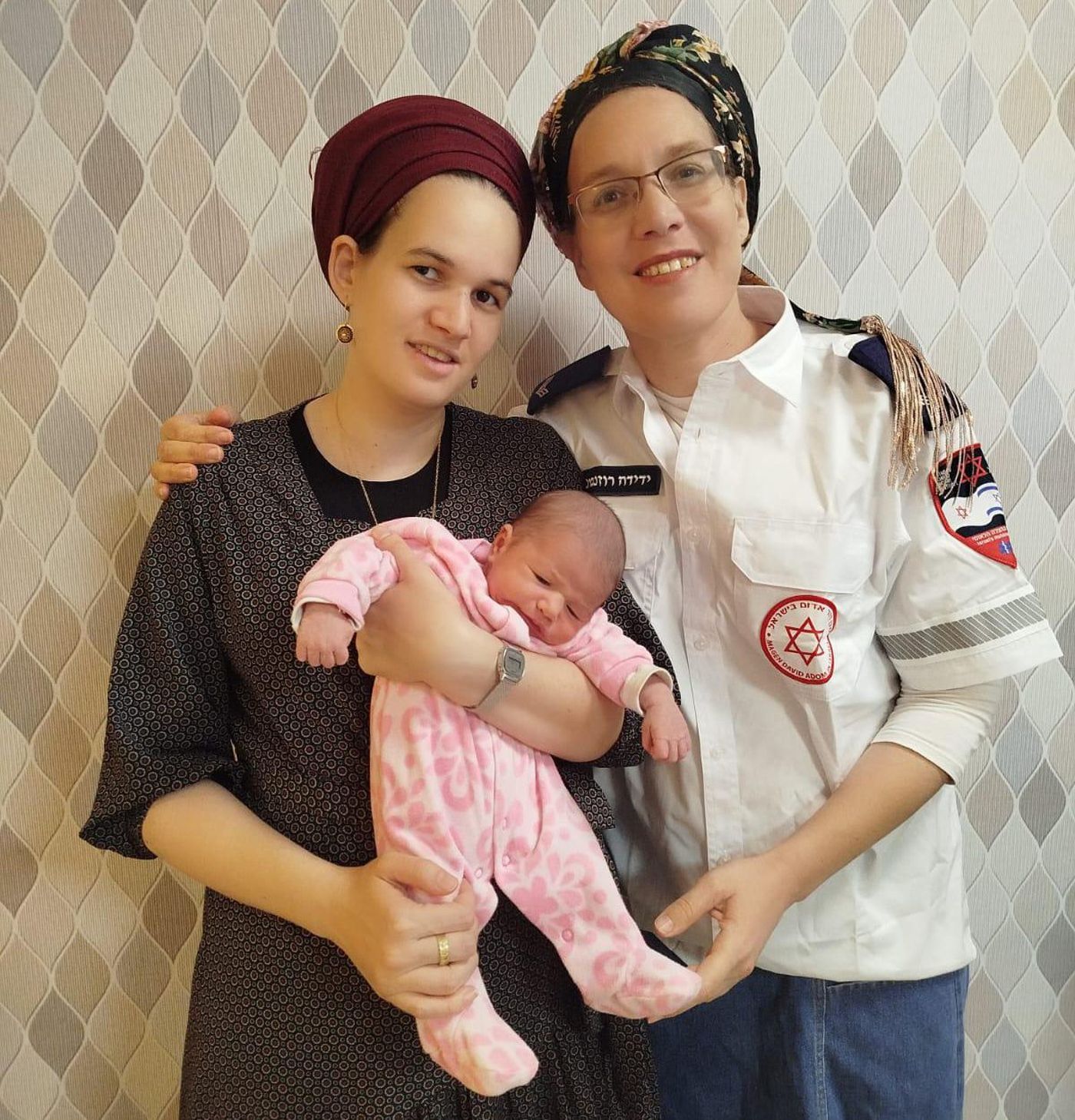 מרגש: הסבתא החובשת יילדה את בתה – "אני באורות"