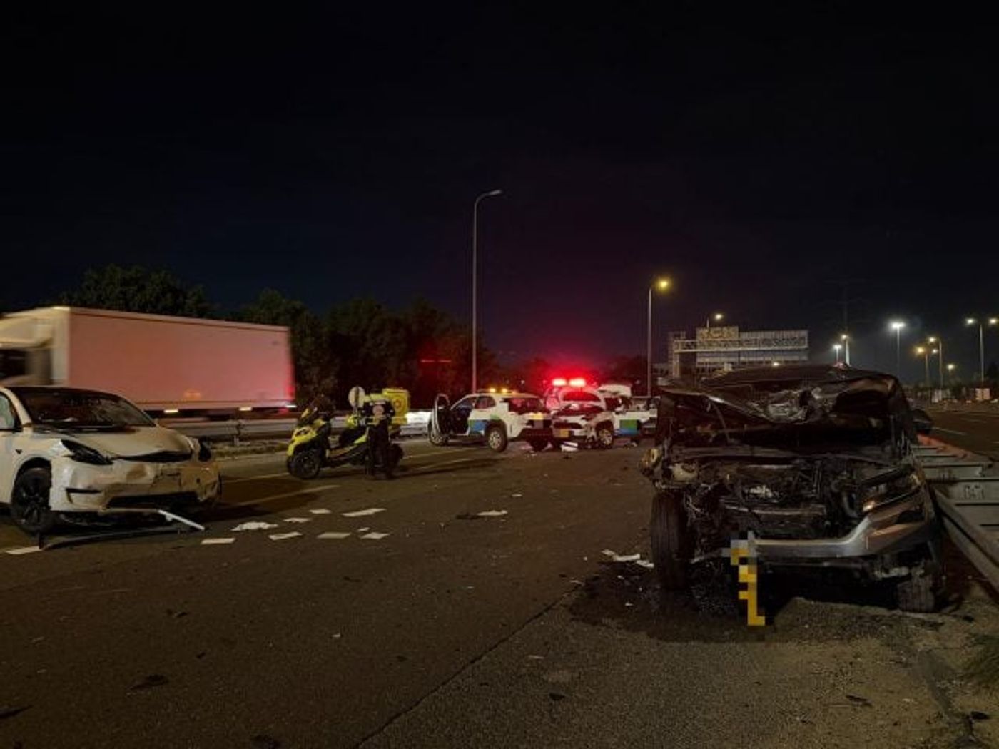 7 פצועים בתאונה בכביש 4 – אחד מהם במצב קשה: "רכבים מרוסקים"