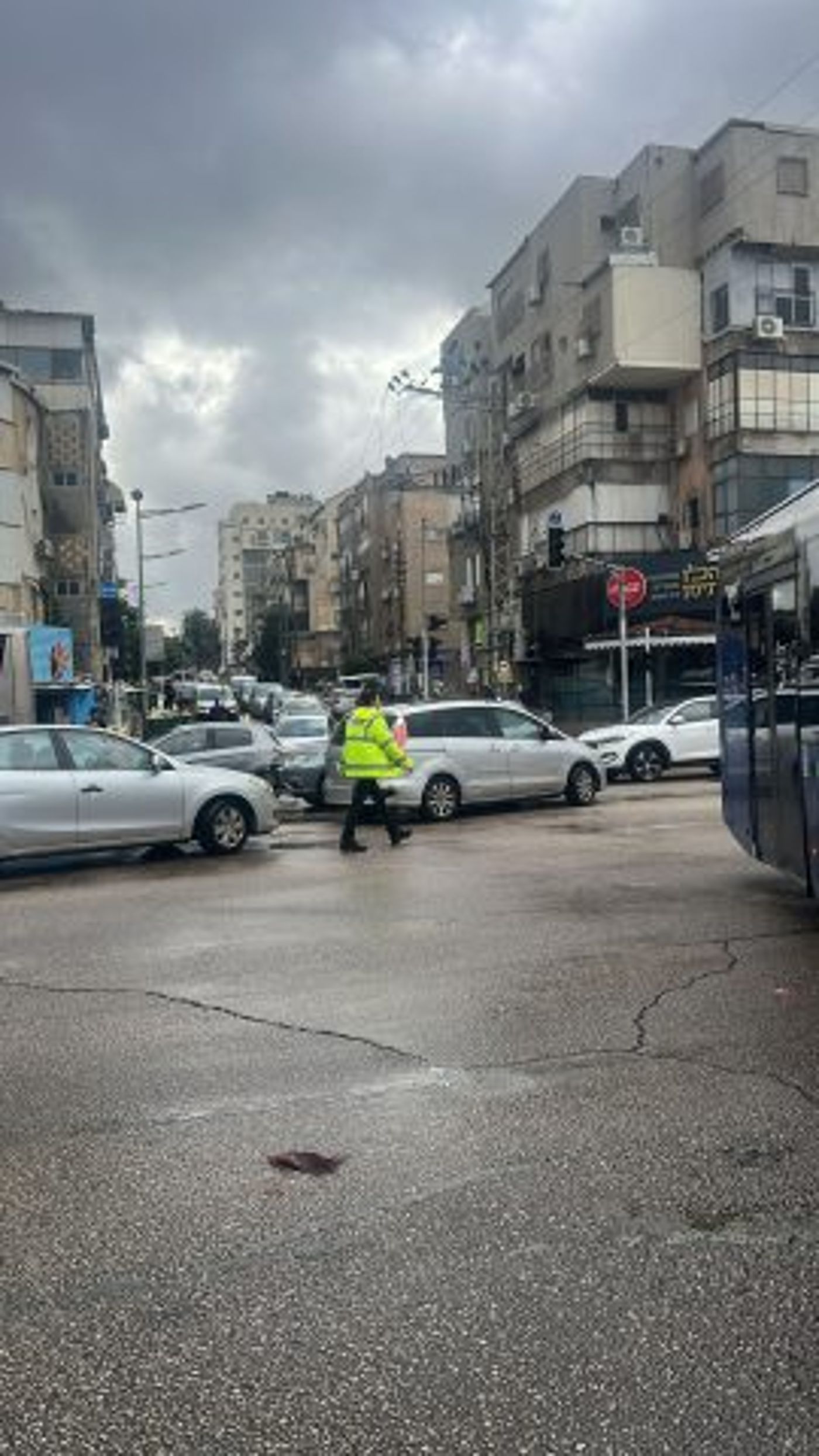 מזג האוויר הסוער: תיעוד דרמטי מההצפות בכבישי חיפה