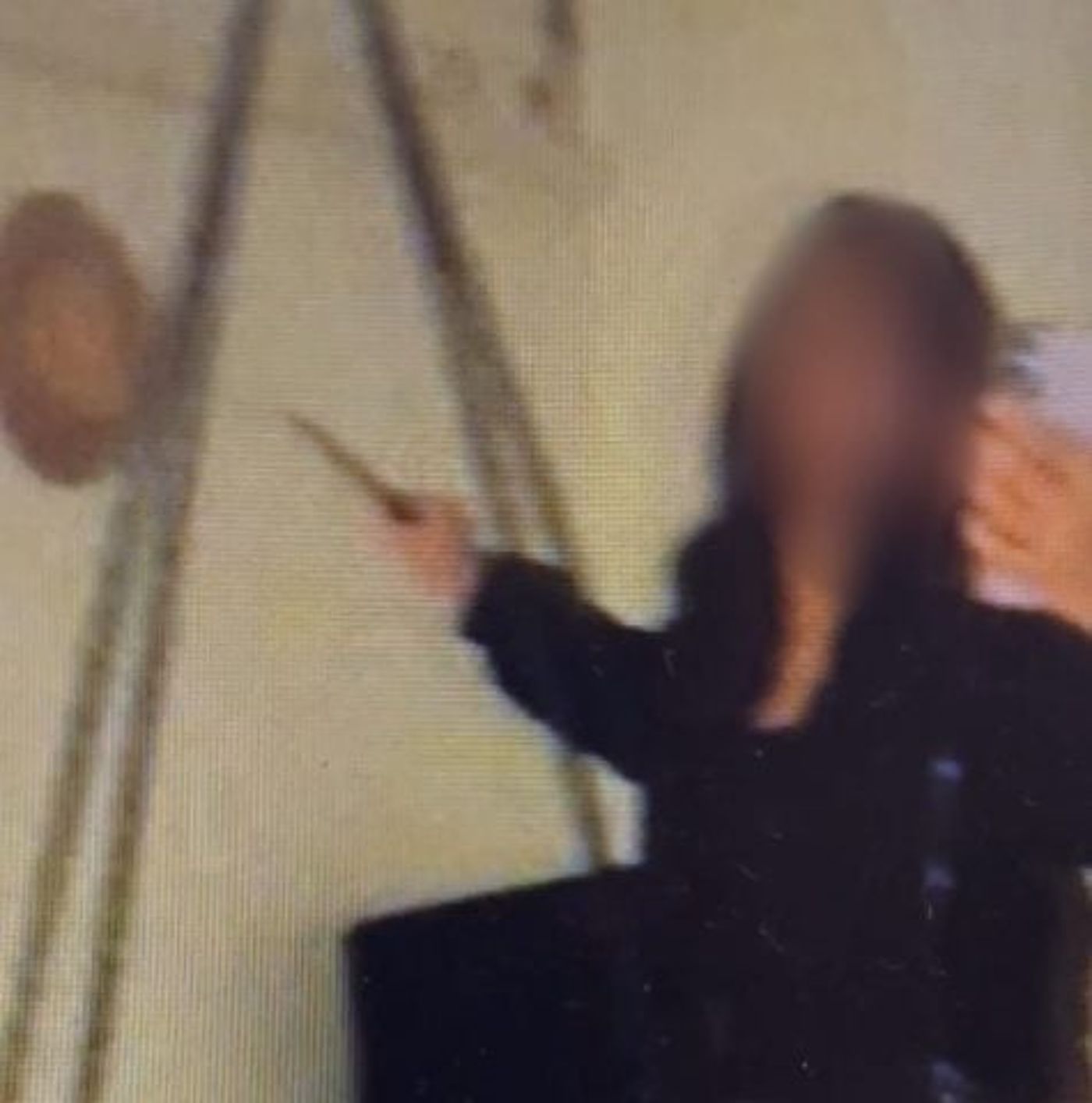 אישה דקרה את בן זוגה ואיימה לרצוח אותו: "הילדים יראו את זה"