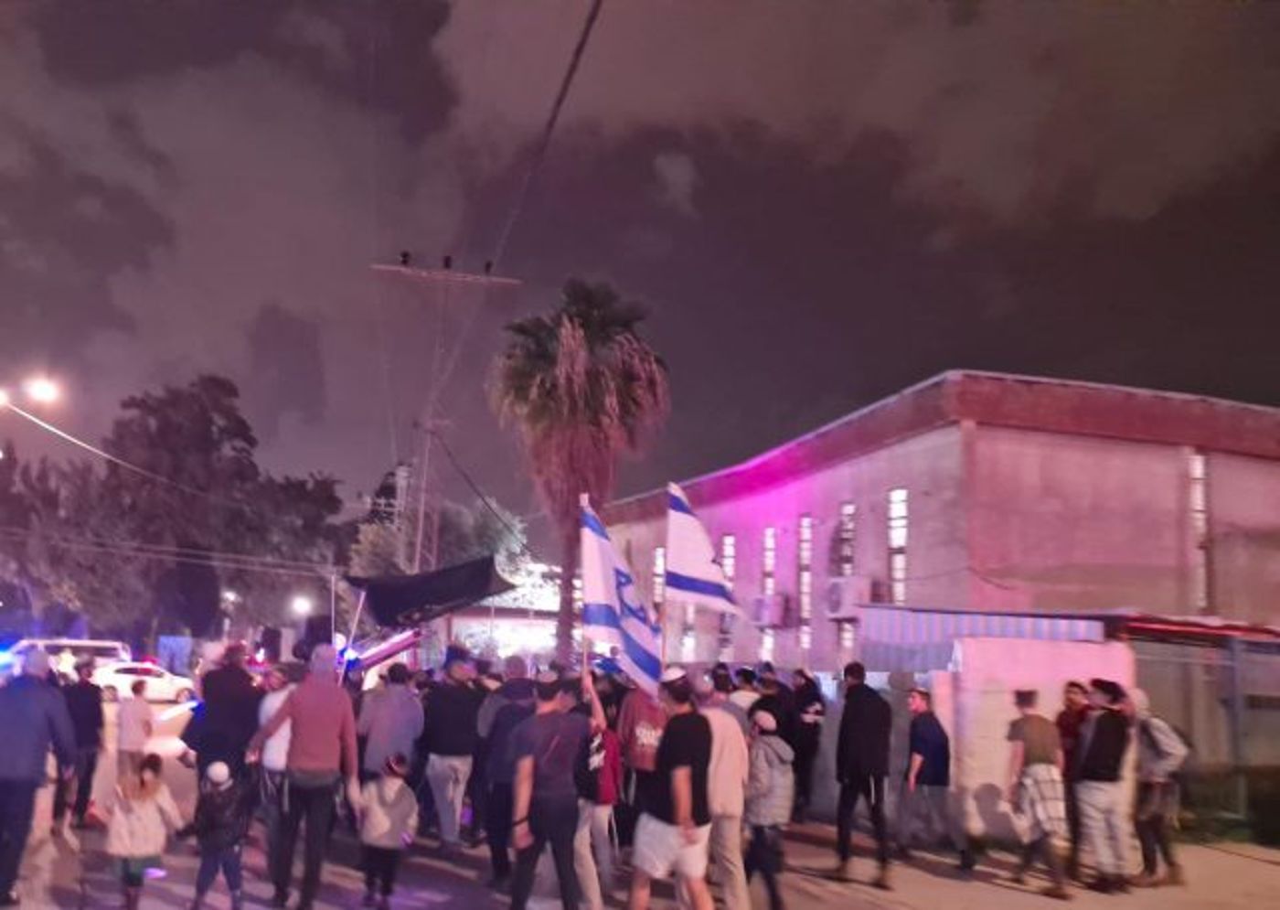סגירת מעגל: ספר תורה הוכנס לבית הכנסת שהוצת ב"שומר החומות"